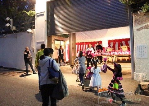 2ch：日本山口组在万圣节给孩子发糖wwww