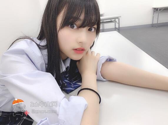 2ch：如果旁边坐着这样的妹子，你会每天都去上学吗？