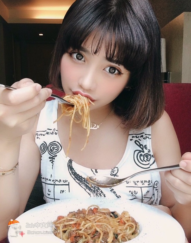 2ch：妹子在心上人和好朋友面前吃意大利面的区别