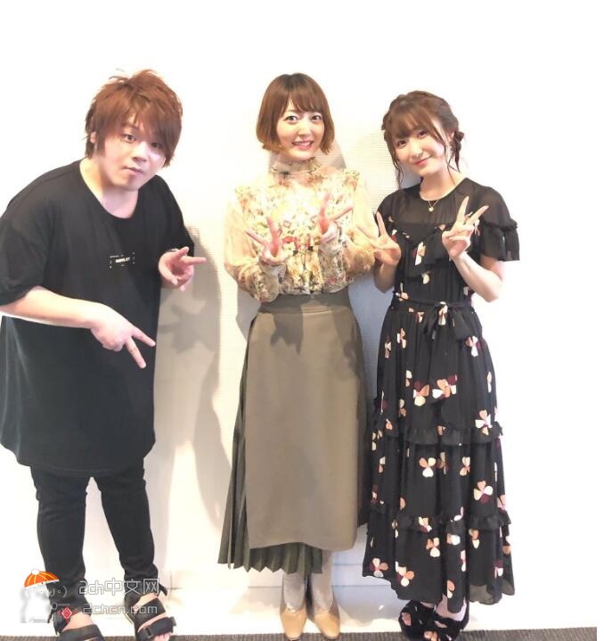 2ch：声优花泽香菜又穿着谜一样的衣服