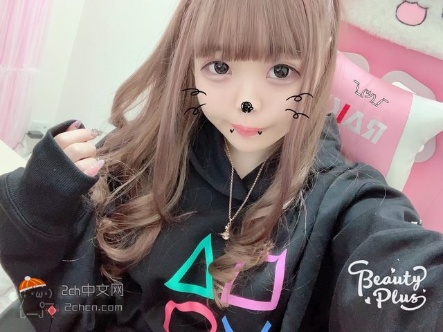 2ch：日本年轻妹子间流行穿GU和PlayStation联名款风衣