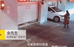 2ch：【GIF】这就是边走路边玩手机的下场wwww