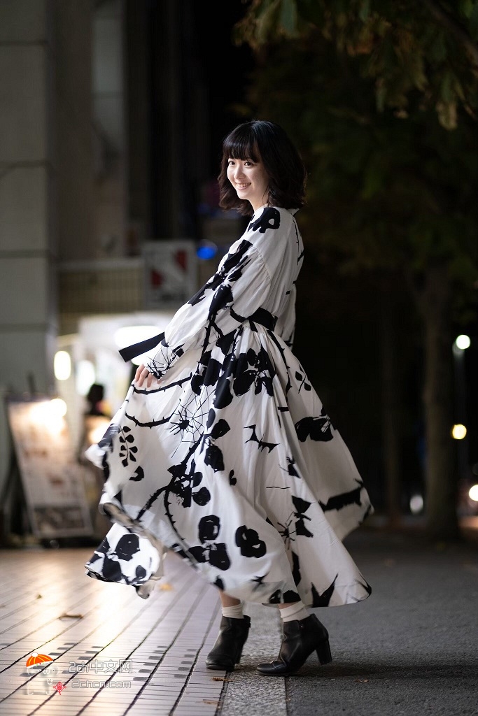 2ch：要是你女友穿这种衣服跟你约会，你会怎么做？