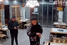 2ch：【悲报】中国人在餐馆喝茶时突然被水牛袭击