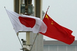 2ch：中国学生的桌子VS日本学生的桌子，中国的堆满了书，日本的空荡荡
