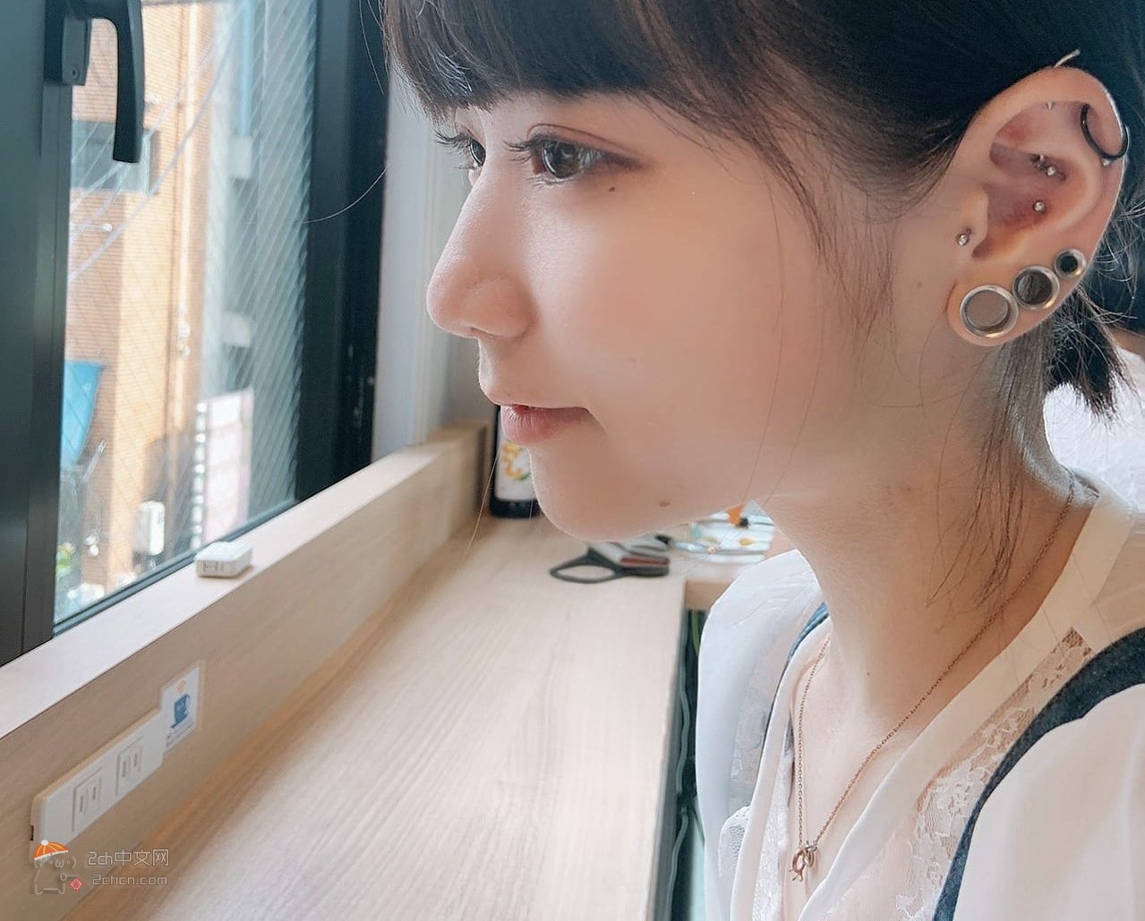 2ch：你怎么看戴这种耳钉的女生？
