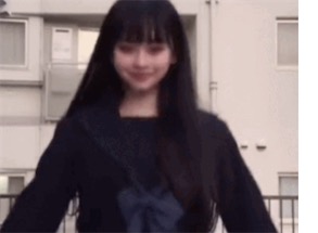2ch：【悲报】Tiktok上只晃动一次的JK，被我做成了乳摇循环gif图