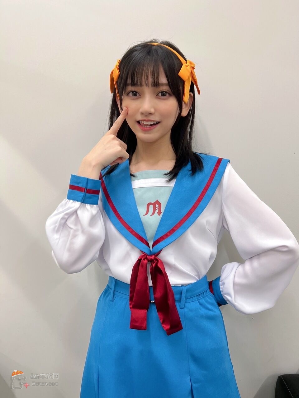 2ch：日本顶级偶像与顶级女主播的“凉宫春日”cosplay对比