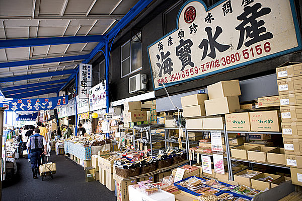 2ch：【悲报】日本筑地市场也变成大阪黑门市场（宰客市场）一样了😢