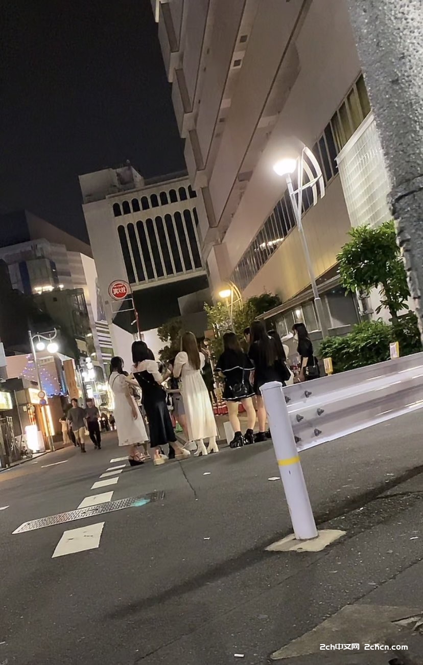 2ch：日本的站街妹子终于拉帮结派了wwww