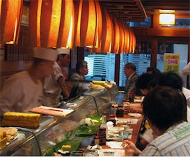 2ch：中国游客在日本餐饮店的桌子上烤牛肉寿司，惊呆日本店员
