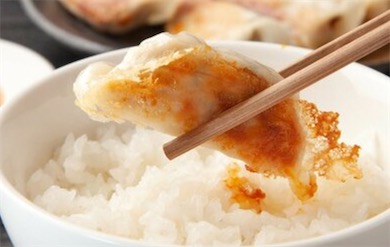 2ch：日本人发明的“饺子配米饭”，在中国人看来是因为“太穷了，吃不起饺子”