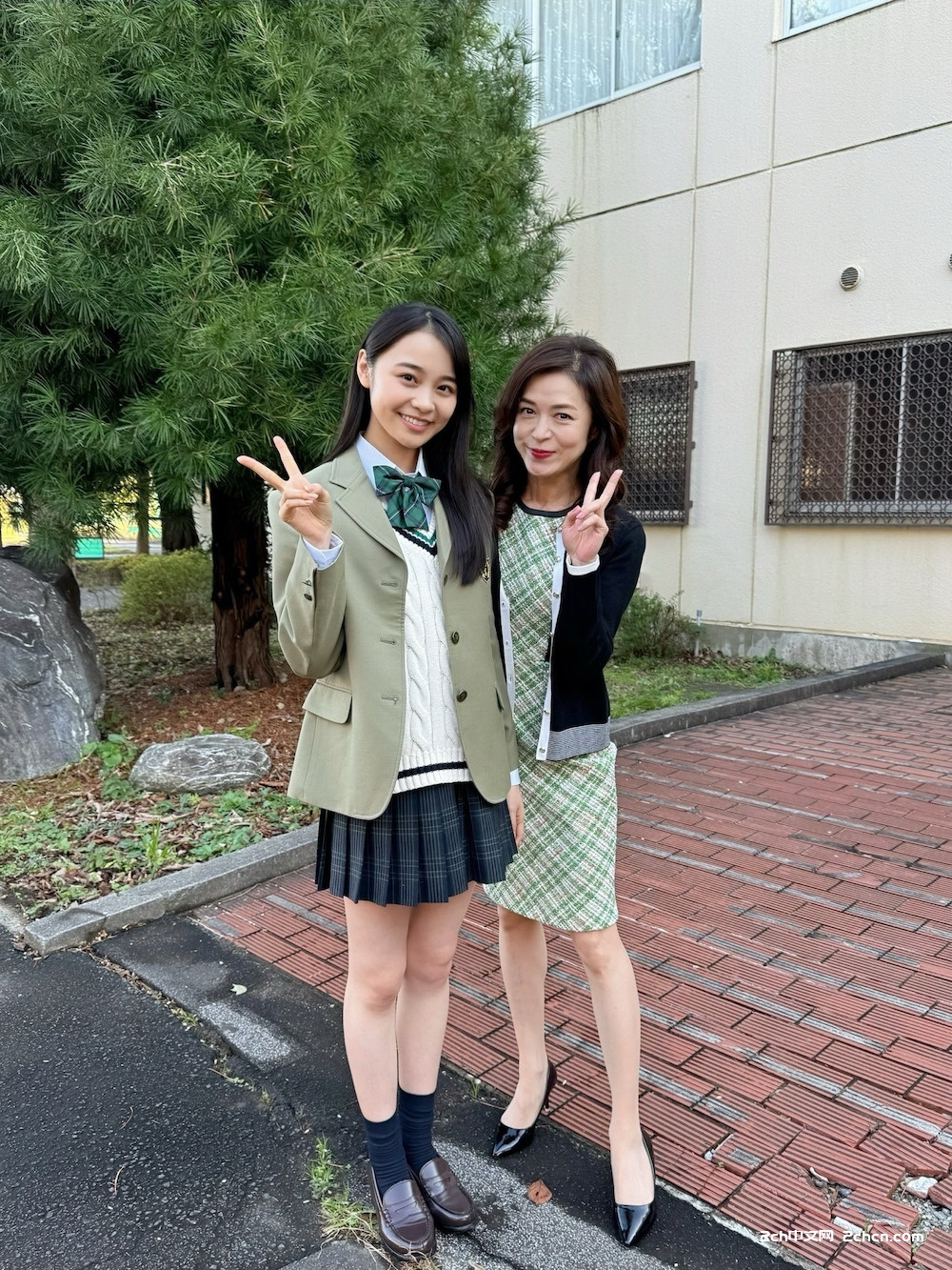 2ch：来参观班级授课的妈妈比JK更H