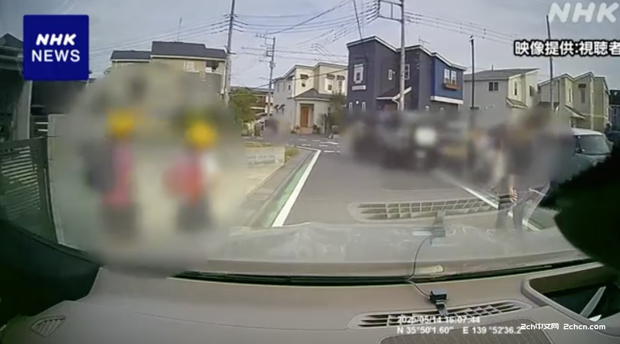 【埼玉】汽车撞向小学生队伍致4人受伤，50多岁的男司机笑着和小学生们说「对不起对不起」，然后逃走了