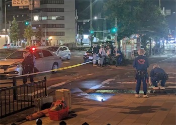 中国游客在京都被砍事件续报：犯人作案前与其他游客用中文争吵，受伤男性因劝架被砍