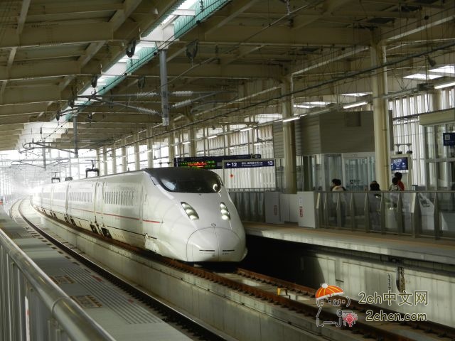 2ch：日本JK候车时突然被邻座的尼泊尔男子舔大腿