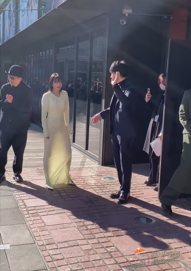 2ch：广濑铃遭到了照明师的反击