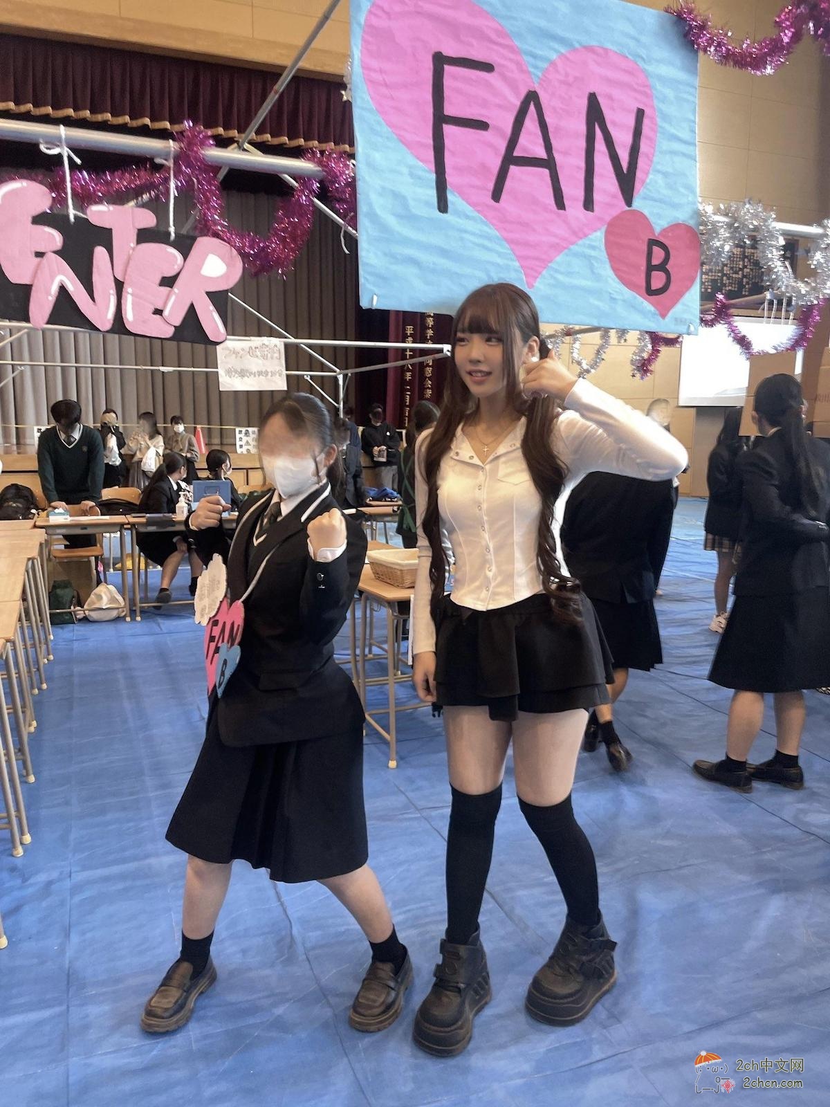 2ch：日本JK「诶，等等，姐姐穿着H的服装参加文化节活动，笑」