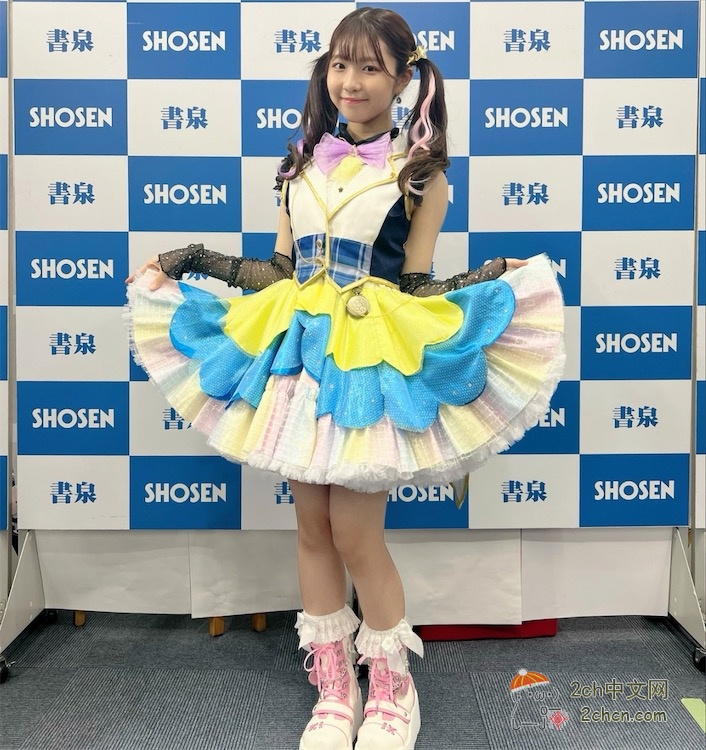 2ch：日本14岁偶像发布写真集，与现役A〇女演员妈妈一起登台