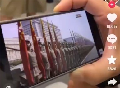 2ch：中国人在日本电车里外放看“抗日胜利”阅兵，被其他乘客（中国人）提醒，反而倒打一耙