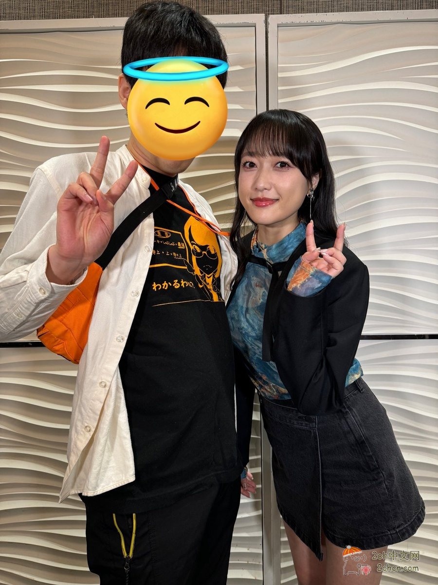 2ch：日本人气H女声优和粉丝合影时距离太亲密了