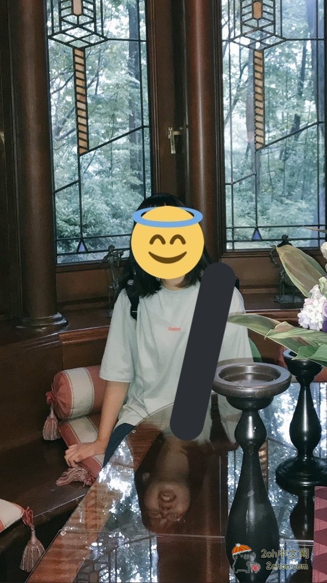 2ch:【悲报】日本偶像晒自拍照,杯子被宅男发现有男人的影子,最终惨遭开除