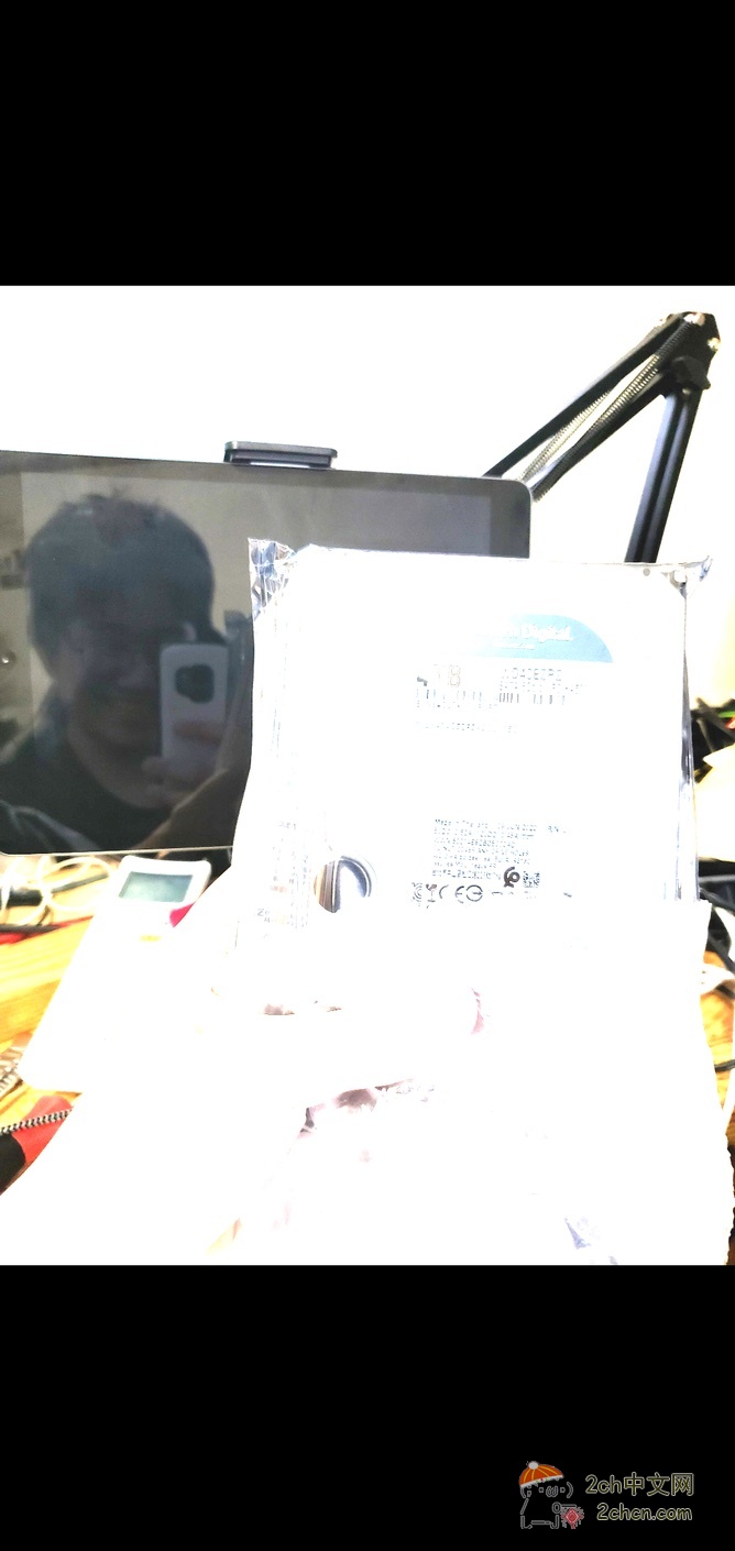 2ch:【悲报】日本偶像晒自拍照,杯子被宅男发现有男人的影子,最终惨遭开除