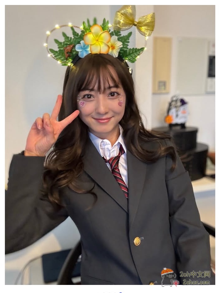 2ch：佐佐木希公布JK制服装扮，粉丝盛赞“毫无违和感”