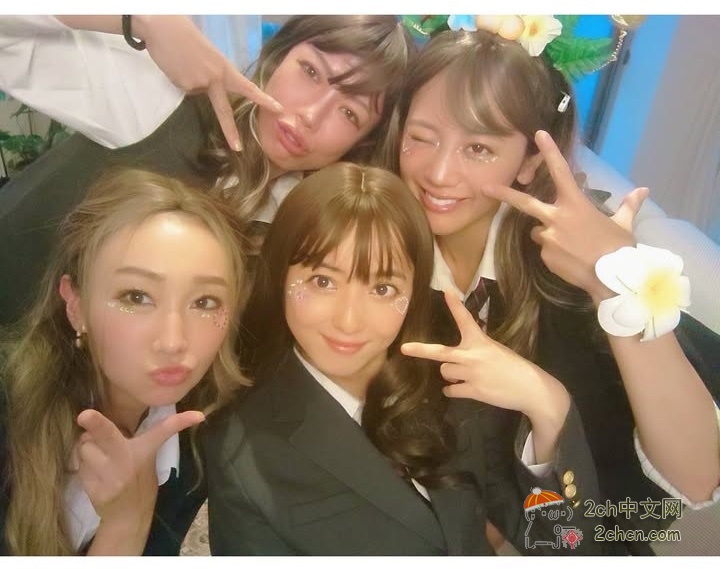 2ch:佐佐木希公布JK制服装扮,粉丝盛赞“毫无违和感”