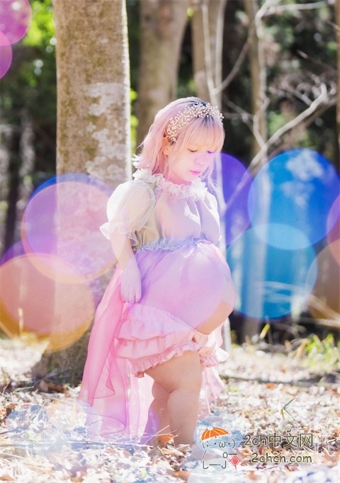 身高仅115厘米的日本模特生了个孩子,还公布了与1岁孩子的站立合影