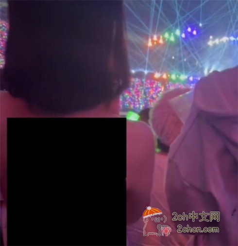 2ch：日本演唱会现场出现全裸女子