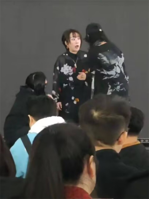 2ch：日本歌手大槻真希在上海演唱时被突然中断，“高市风险”太糟糕了……