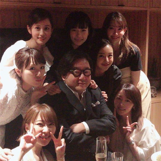 2ch:AKB系偶像的集体照拍到了不该出现的东西