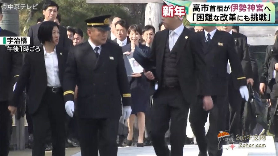 2ch：高市带着安倍的遗照参拜伊势神宫，称「想再带他来一次」