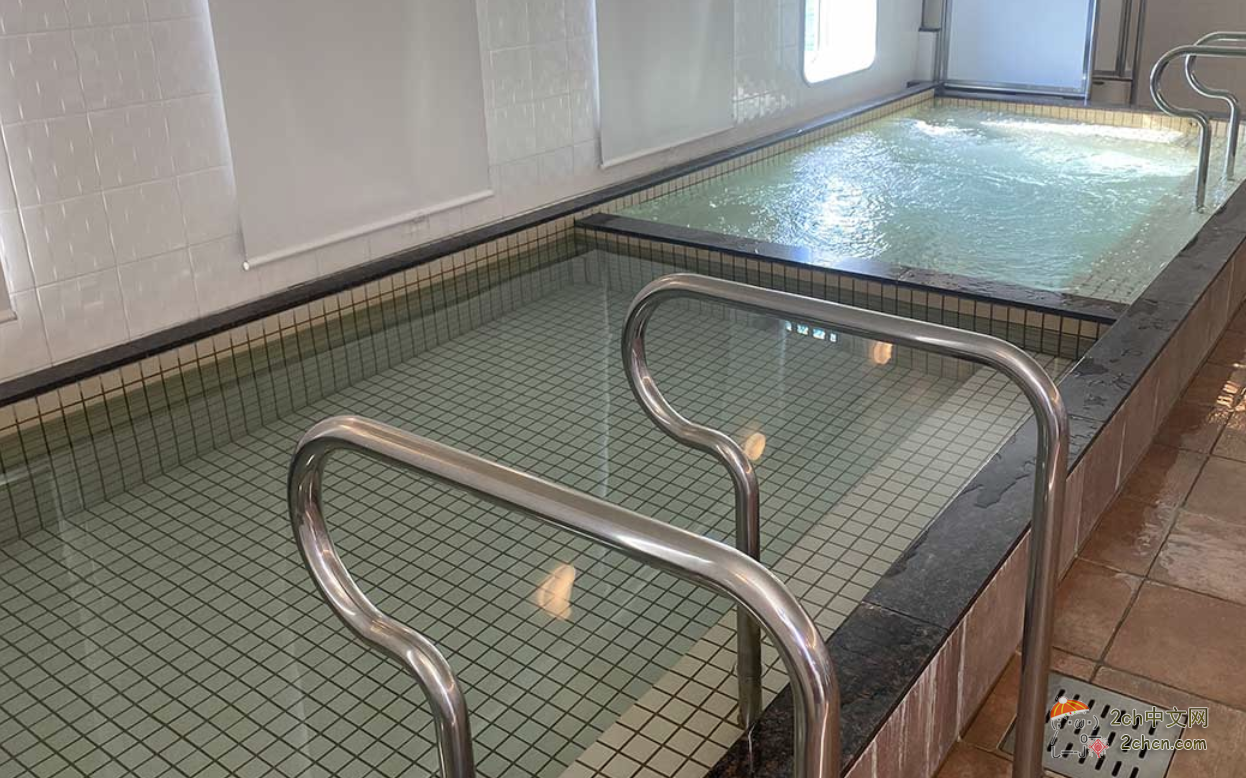 日本男子自称变性后去女浴池，可爱的女孩子触手可及，让人兴奋不已