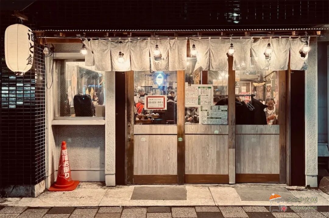 日本居酒屋直接贴谷歌翻译截图：“抱歉，中国游客不允许进入商店”