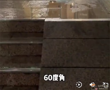 2ch：中国博主「都说日本的障害者专用通道世界一流，这60度的坡度，谁上谁连滚带爬！」