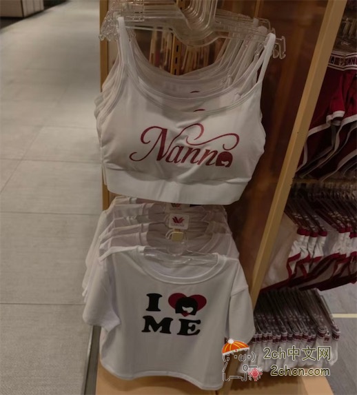 女生穿制服在教室展示内衣 日本内衣品牌在泰国的广告引发巨大争议