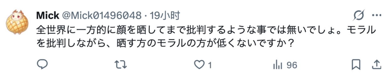 外国小孩在日本车站里挥舞雨伞玩，没有一个人出来指责