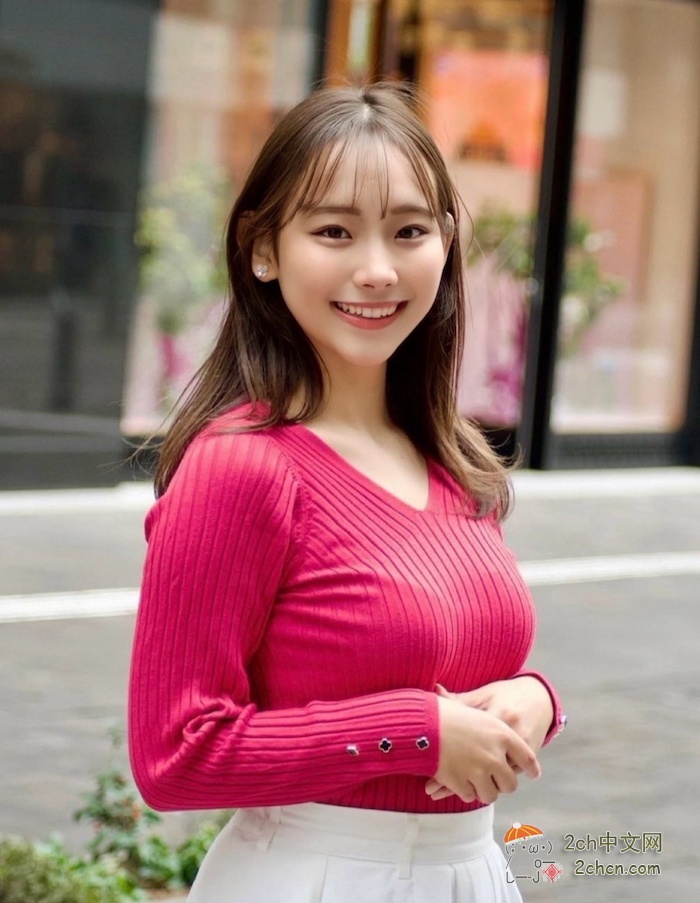 2ch：日本赛马节目的新女播音员太丰满了