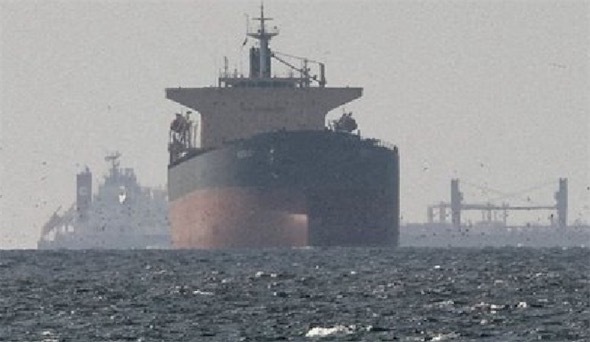 2ch：受美国制裁的中国油轮在封锁开始后通过了霍尔木兹海峡