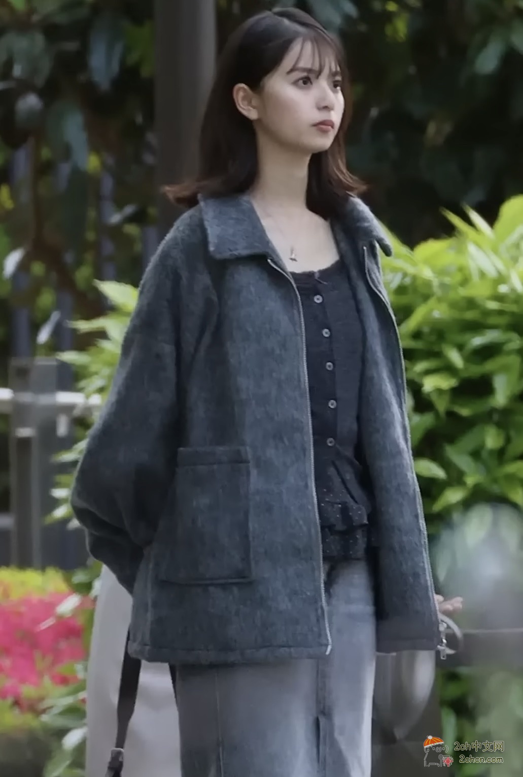 日本超有名的前偶像，脸和脖子看起来几乎一样长