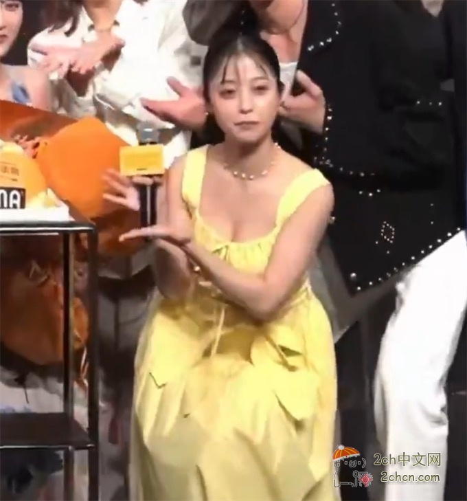 2ch：桥本环奈意外地身材丰满